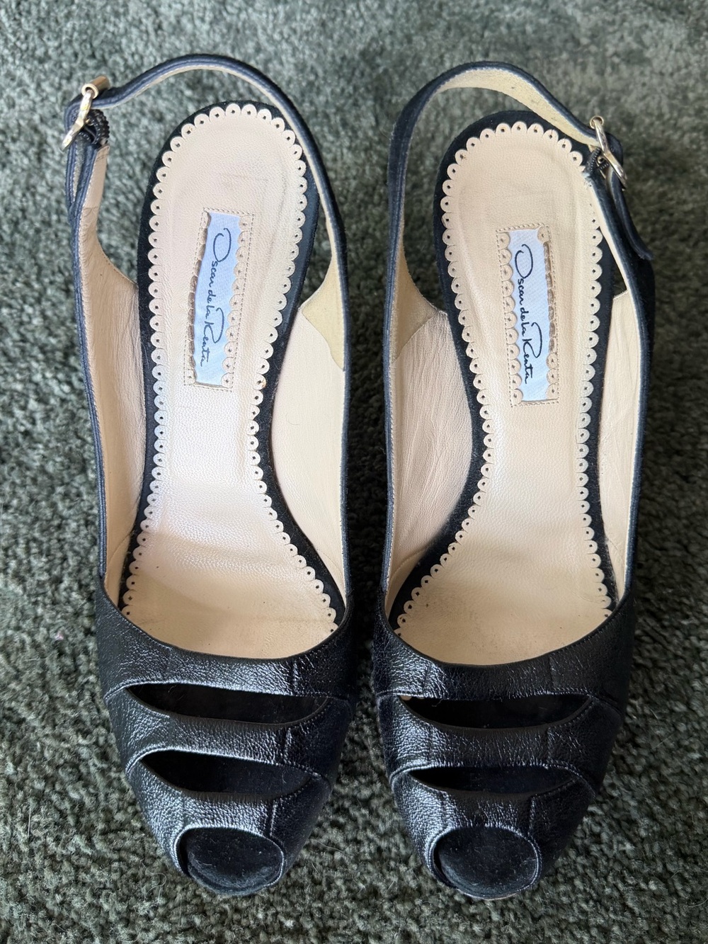 Oscar de la Renta Black Leather Peep-Toe Slingback Heels with Cream Insole